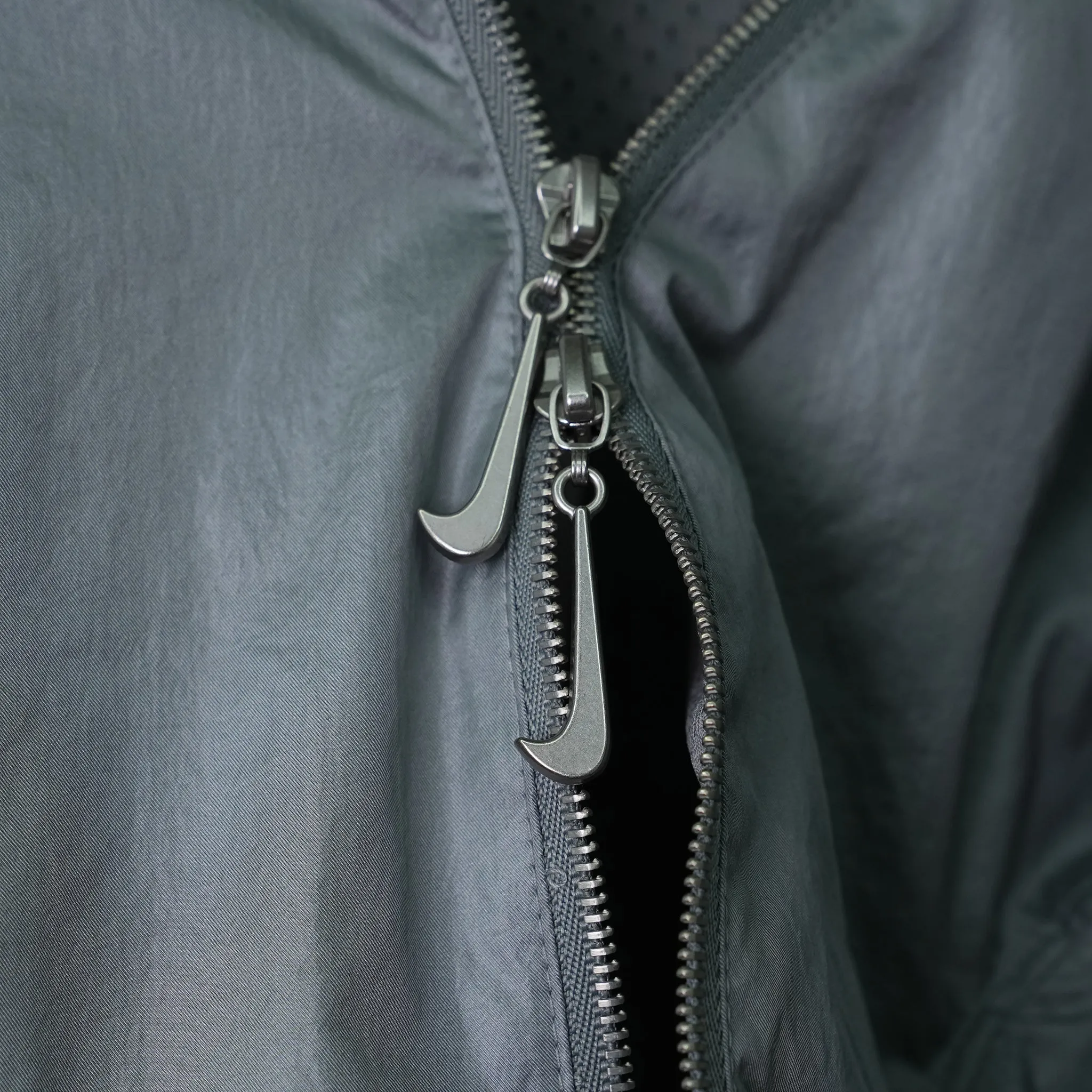 AS W NRG JACQUEMUS TRACK JKT / 073:PARTICLE GREY/WHITE