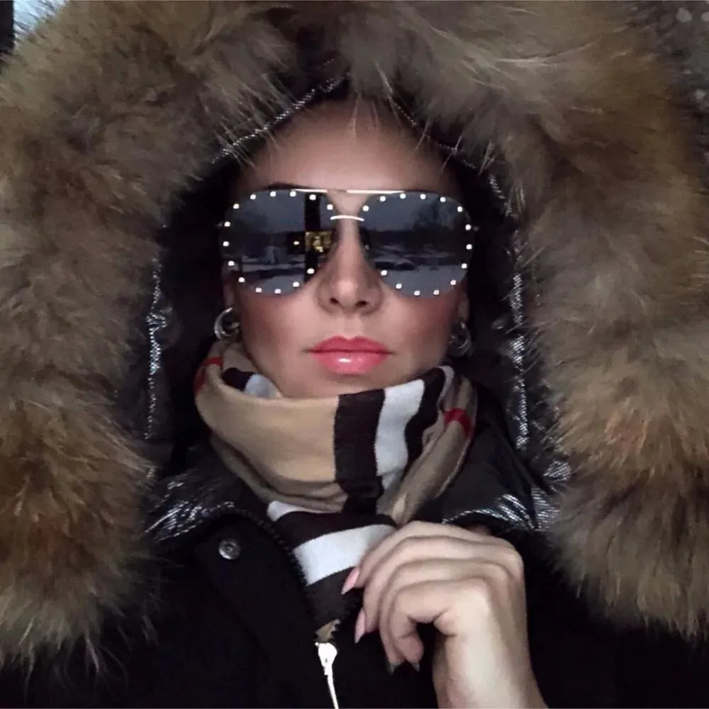 Metal Rivet Sunglasses