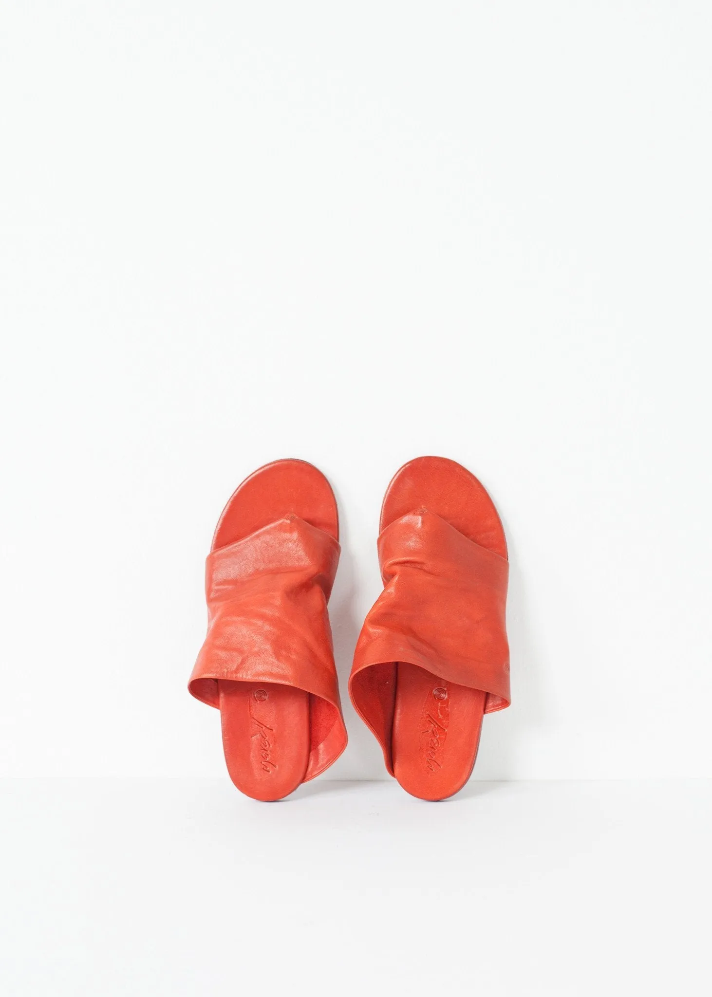 Vodoma Sandal in Red